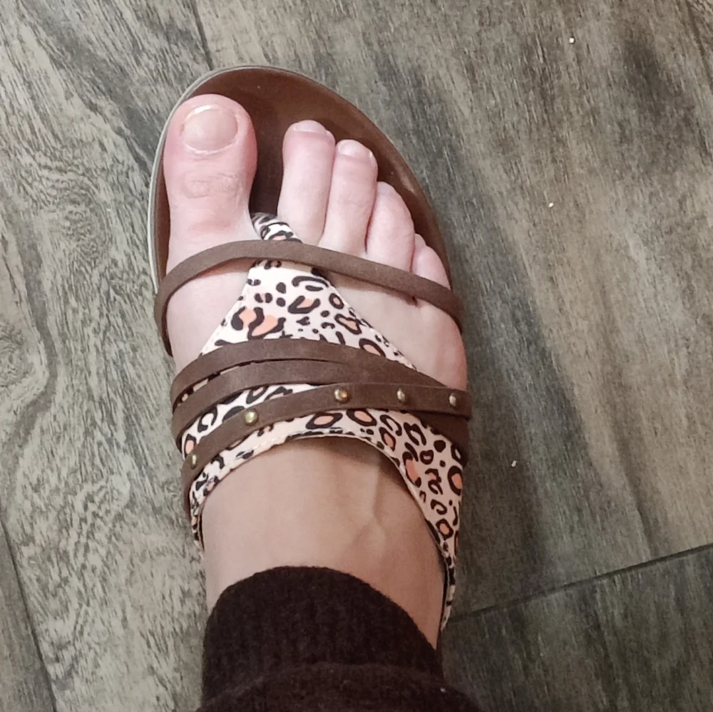 ***NWT-UPC America Flip Flops and Leopard Flip Flops. - Picture 3 of 8